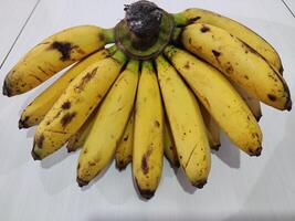 banana fruta. coleção orgânico banana isolado em branco fundo. banana com recorte caminho foto