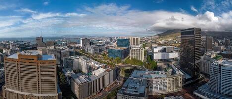 panorâmico aéreo Visão do capa cidade, sul África paisagem urbana com mesa montanha dentro fundo foto