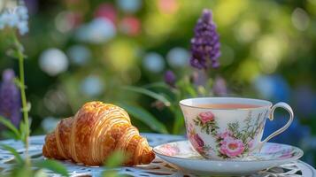 ai gerado uma café da manhã com croissants e chá arranjado em uma terraço foto