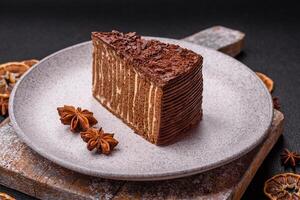 delicioso fresco bolo de queijo bolo ou risadinhas com creme e nozes em uma cerâmico prato foto