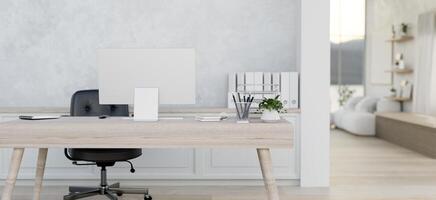 uma contemporâneo branco casa escritório características uma computador escrivaninha e uma porta através uma vivo sala. foto