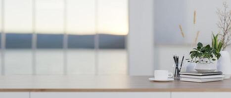 uma de madeira de mesa é conjunto contra a pano de fundo do uma moderno branco quarto com uma ampla janela. foto