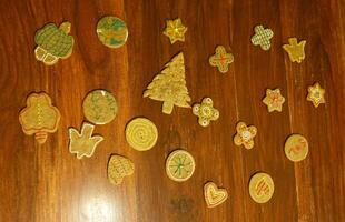 decorado gengibre biscoitos do vários formas foto