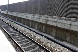 uma Novo estrada de ferro é ser construído. foto