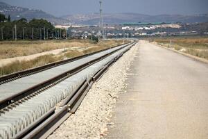 uma Novo estrada de ferro é ser construído. foto