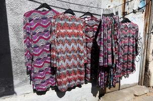 tel aviv Israel 04 05 2024. vários bens e roupas estão exibido em exibição foto