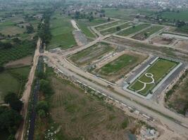 Alto ângulo Visão com zangão do oeste marina habitação sociedade dentro Lahore Paquistão em novembro 07, 2023 foto