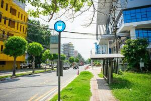 placa ônibus Pare estação foto