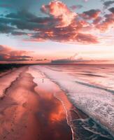 pôr do sol em a de praia oceano perfeito Visão Rosa céu foto
