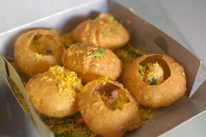 sukha set puri. crocantes bolsos do sabores. foto