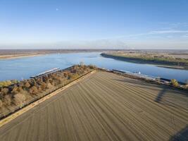 confluência do a Mississippi e ohio rios abaixo Cairo, il com forte desafio Estado parque um anúncio terras agrícolas, novembro aéreo Visão foto