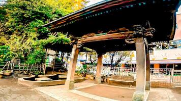 oji Inari, a velho lavanderia este é agora uma sandbox.oji Inari santuário, uma santuário dentro Kishicho, kita ala, Tóquio, Japão. durante a kohei ano foto