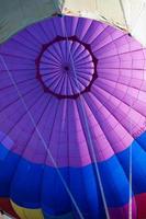 balão de ar quente colorido foto