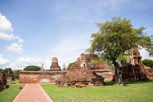 wat Mahathat antigo às histórico parque às Ayutthaya histórico parque, phra Nakhon si Ayutthaya província, Tailândia foto