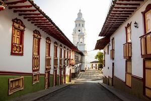 Visão do a lindo herança Cidade do salamina localizado às a departamento do Caldas dentro Colômbia foto