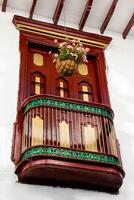 detalhe do uma lindo fachada do a casas às a histórico centro da cidade do a herança Cidade do salamina localizado às a Caldas departamento dentro Colômbia. foto