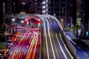 uma noite tráfego geléia às Yamate Avenida dentro Tóquio grandes tiro foto