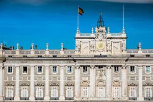 real Palácio do madri é a oficial residência do a espanhol real família às a cidade do madri, Espanha foto