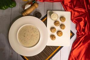 recheado cogumelo com camarão carne bolas dumplings foto