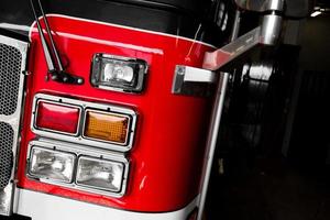 detalhes do caminhão de bombeiros da frente e luzes foto