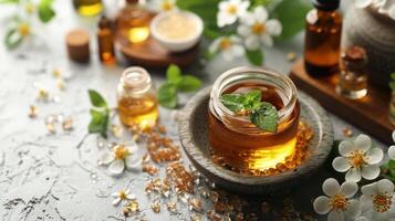 jarra preenchidas com querida e flores em mesa foto