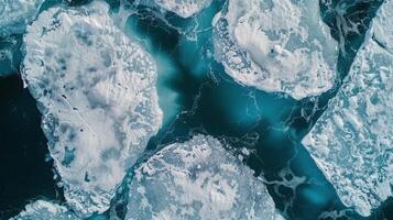 iceberg flutuando dentro água com múltiplo icebergs foto