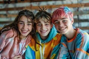 ai gerado dois meninas e uma Garoto com diferente penteados, posando alegremente dentro de casa foto