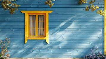 azul casa com amarelo aparar e janela foto