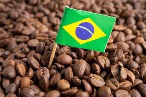 Brasil bandeira em café feijão, importar exportação comércio conectados comércio. foto