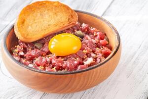 carne bife tartare foto