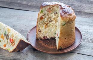 Panettone com seco frutas foto