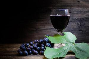 azedo pão, vinho, uvas e trigo símbolo do cristão comunhão foto