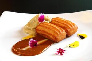 mini churros com caramelo e doce de leche foto