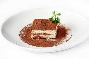 Tiramisu, clássico italiano sobremesa com creme e chocolate foto