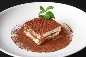 Tiramisu, clássico italiano sobremesa com creme e chocolate foto