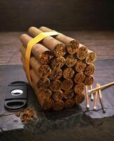 cubano charutos, considerado a melhor dentro a hierarquia do fumar e a prazer do fumar. foto