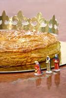 degrau de degrau do a Galette des rois, Natal bolo, clássico do francês cozinha foto