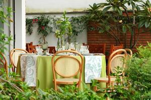 criativo e informal mesa conjunto acima lado de fora a casa com todos a detalhes foto