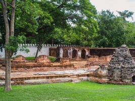 panorama histórico parque. a antigo têmpora este apresenta humanos é localizado dentro da Tailândia histórico cidade. mundo herança. foto