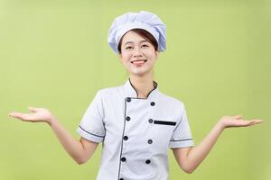 foto do jovem ásia fêmea chefe de cozinha em fundo