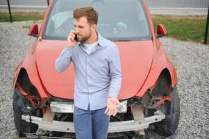 chateado motorista depois de tráfego acidente foto