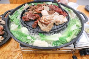 grelhado carne de porco dentro a forno, tailandês Comida e coreano Comida foto