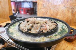 grelhado carne de porco dentro a forno, tailandês Comida e coreano Comida foto