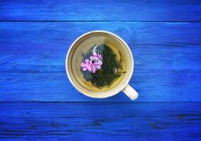 saudável ervas chá com médico ervas. foto