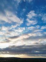 lindo céu e nuvens sobre Oxford cidade do Inglaterra Reino Unido foto