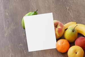 cartão e branco papel brincar harmonizado com fresco fruta, construindo uma visual sinfonia do astuto Projeto e culinária prazer, Onde saudável ingredientes fundir dentro uma festa do vibrante imagens foto