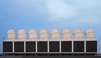 torres de resfriamento industriais ou chillers resfriados a ar foto