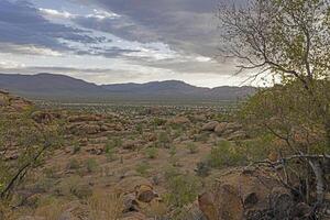 panorâmico cenário do Damaraland dentro Namíbia durante pôr do sol foto