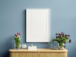 maquete da foto do quadro interior com armário de madeira vazio vertical, parede azul.