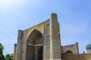 bibi-khanym mesquita dentro samarcanda, uzbequistão. foto